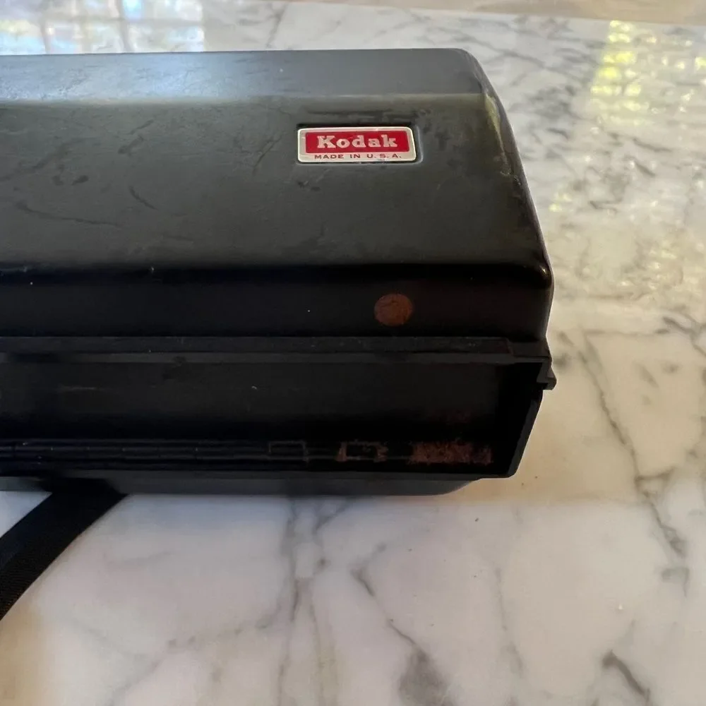 Kodak Instamatic 104 Camera w/hard case